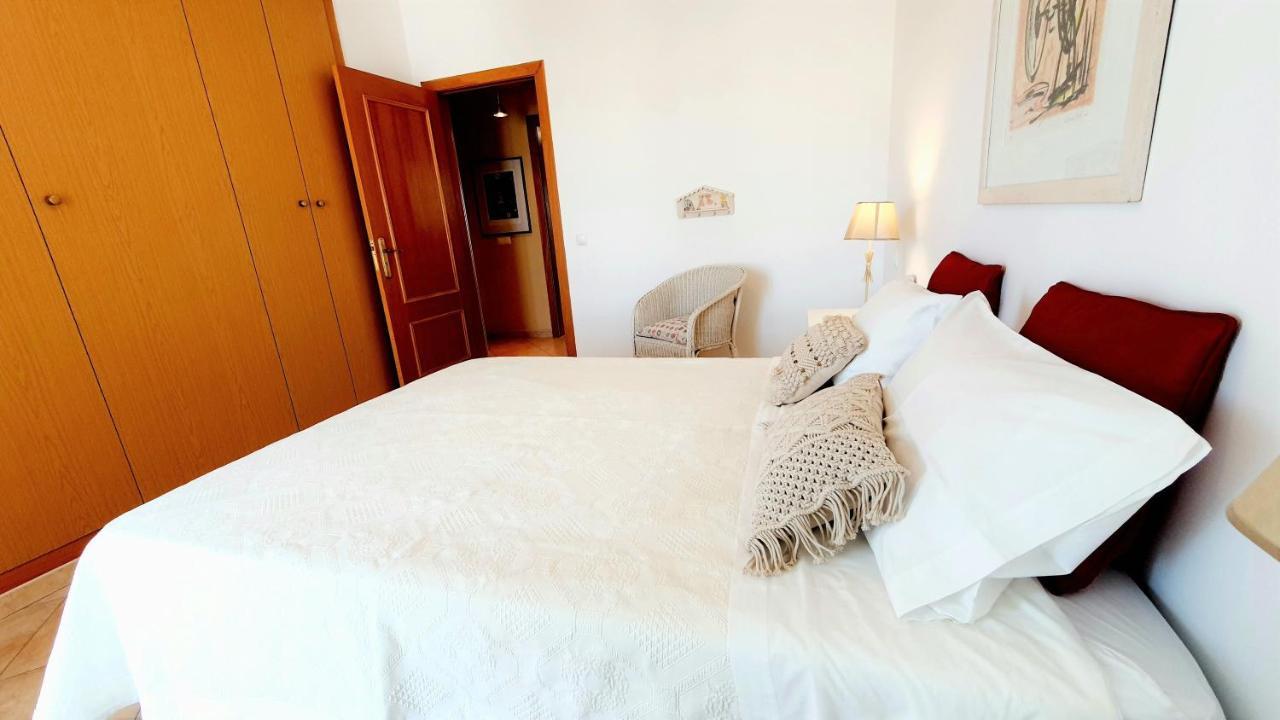 Quarteira Beach Vacation: 2Br Steps To The Sand Kültér fotó